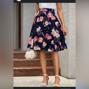 NWT Stunning embroidered skirt. Size 4